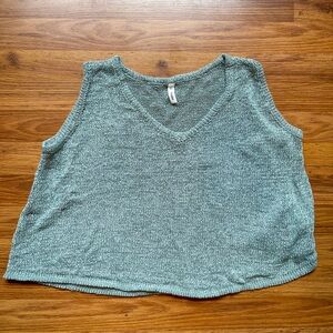 Women’s Wishlist Cropped Sleevless V-neck Knit Sweater 
Size M